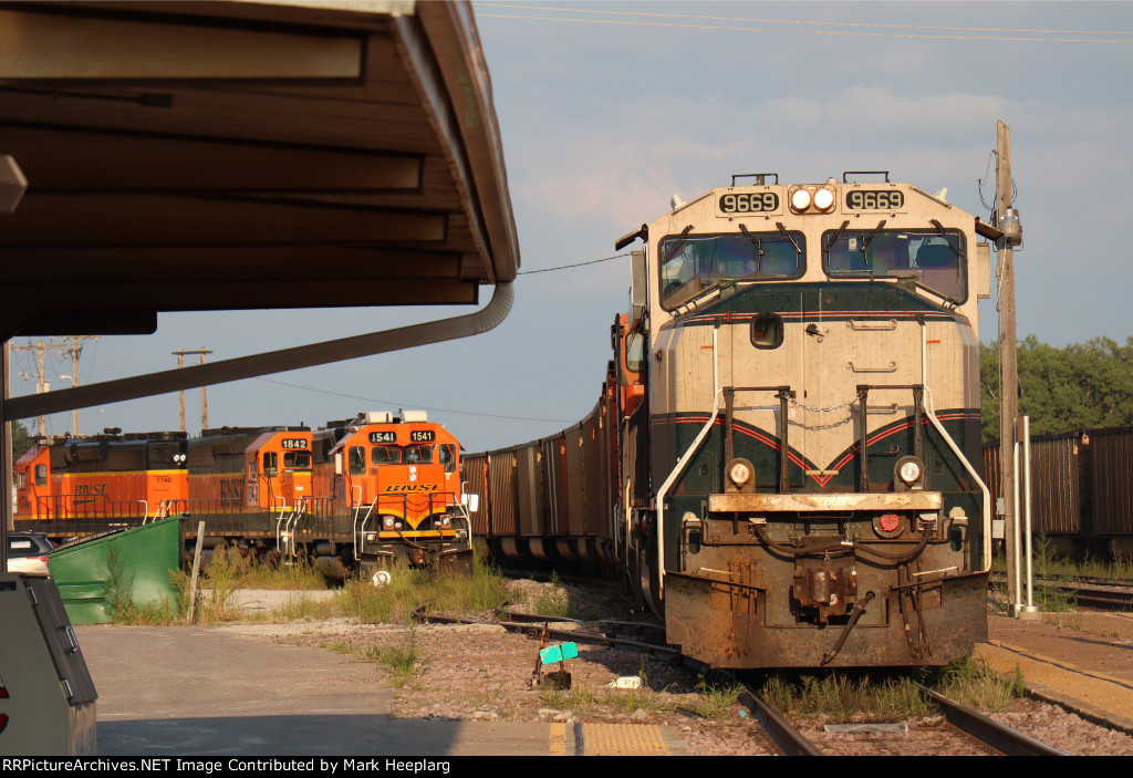 BNSF 9669